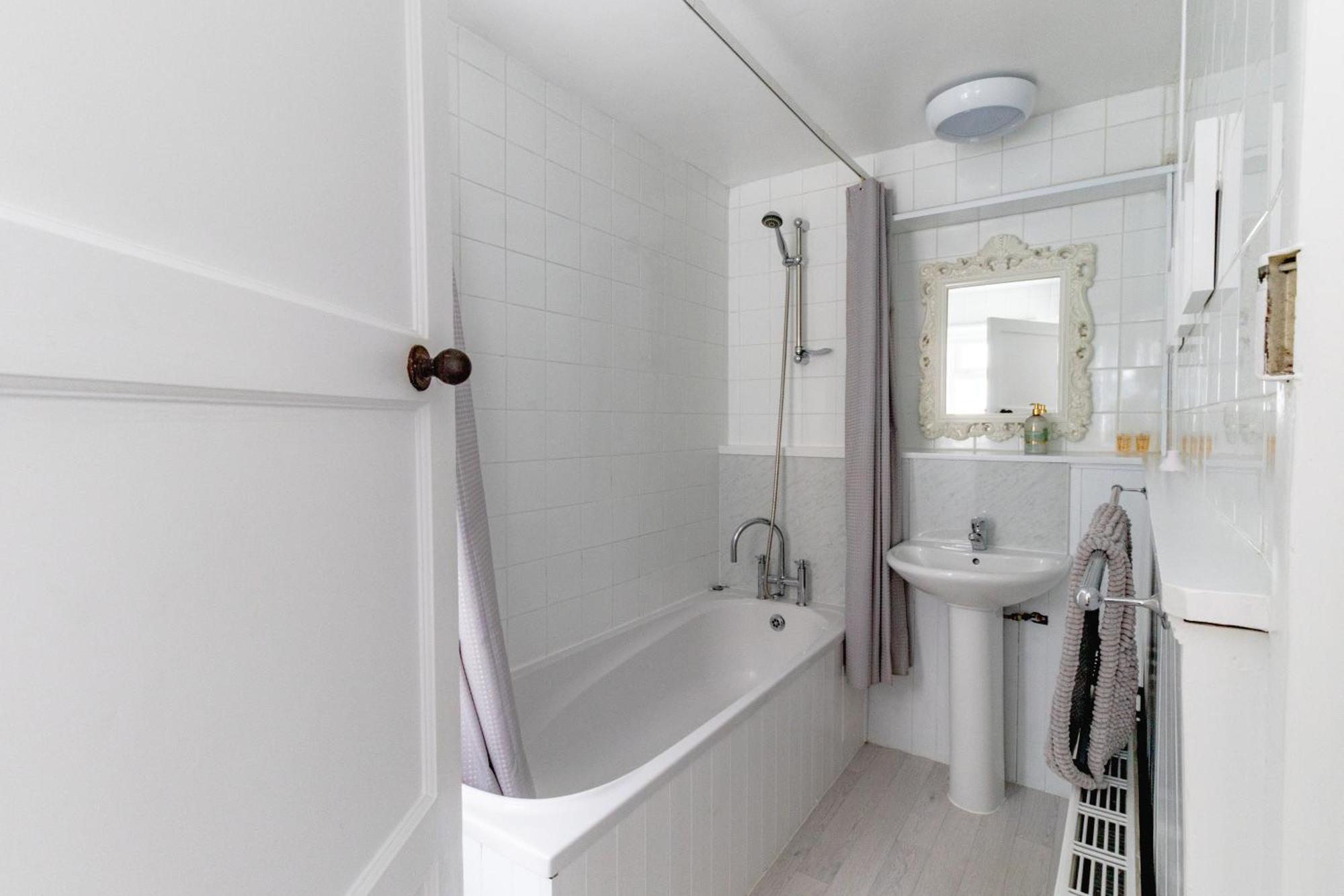 Fabulous, Vibrant, Town House, Central Bath Road Челтенхам Экстерьер фото